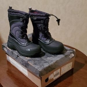 The Northface Youth Alpenglow III Youth Size 3 NWT